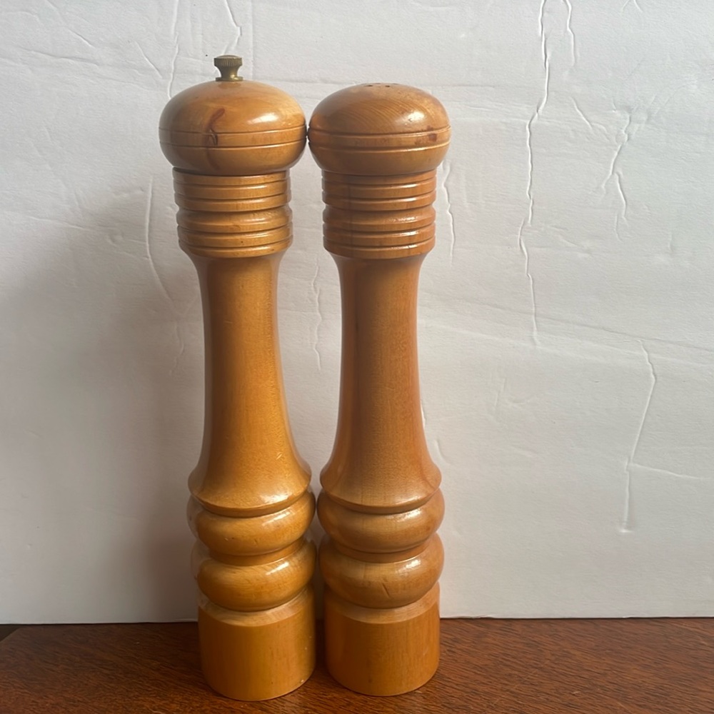 Wooden Salt and Pepper Grinder Set